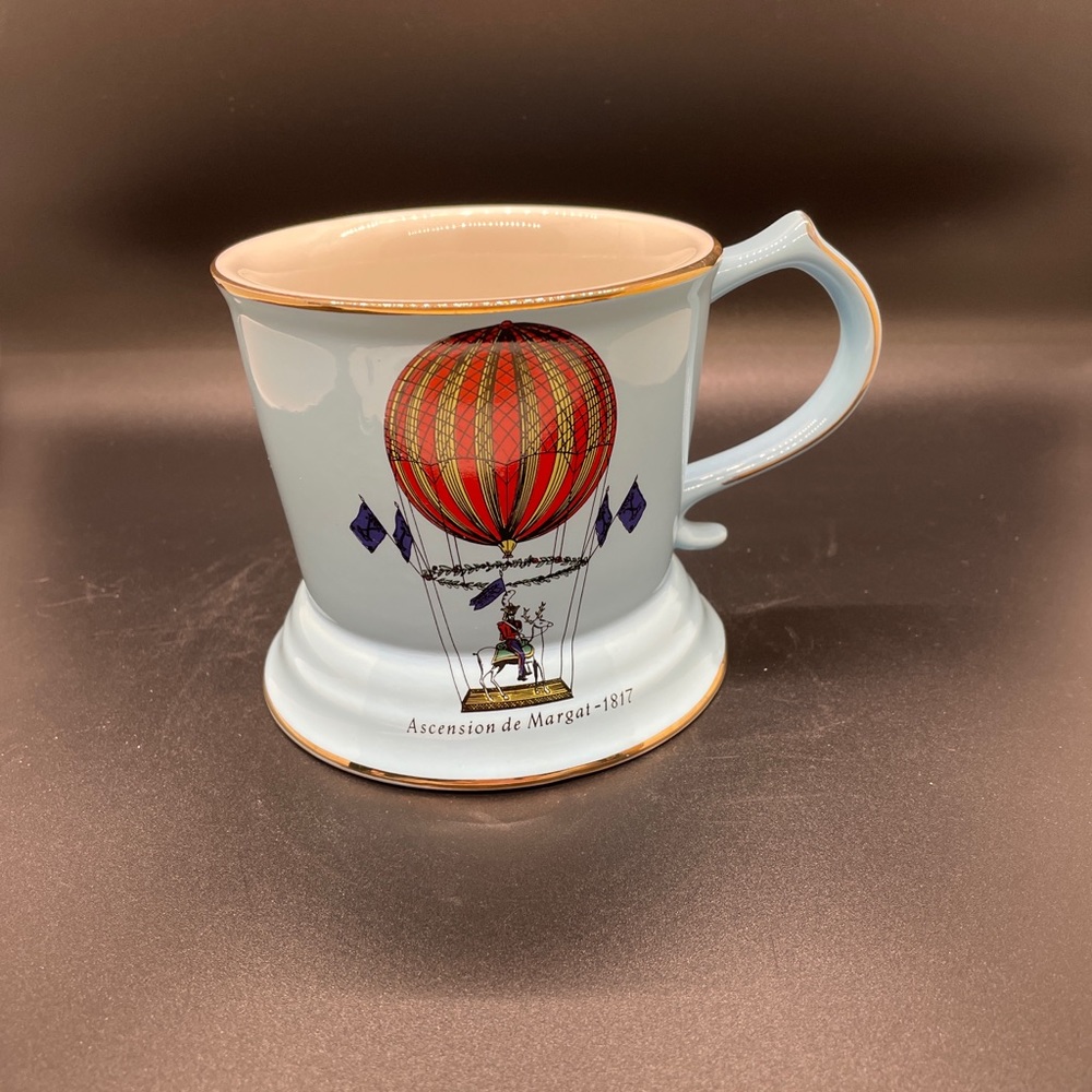 VNTG baby blue hot air balloon mug